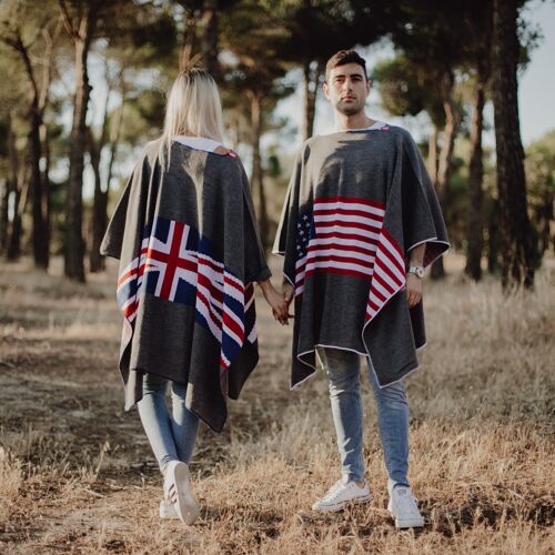 USA Flag Opplav poncho, one size fits all, machine washable. It does not catch odors or humidity, it does not shrink.
