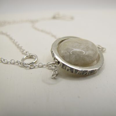Choker with cracked white agate, collection "Planets"
