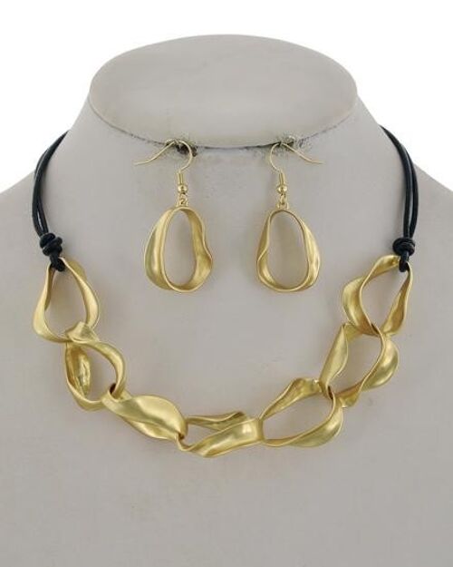 Abeke Necklace and Earrings Set