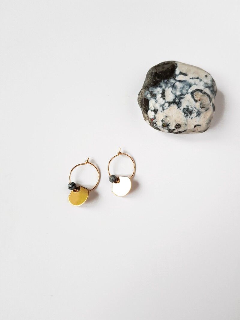 OBSIDIAN PERLEN VERGOLDETE MINI HOOPS