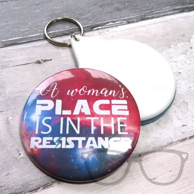 Il posto di una donna è nel badge Resistance 58mm - Portachiavi