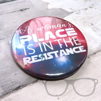 La place d'une femme est dans la résistance Badge 58 mm - Aimant 4