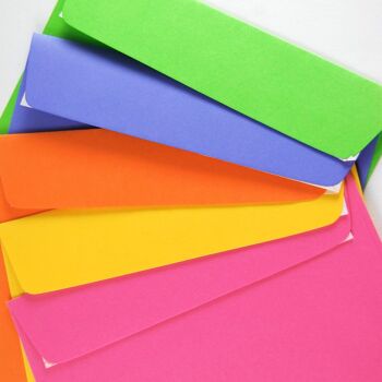 10 enveloppes colorées autocollantes DIN C6 1