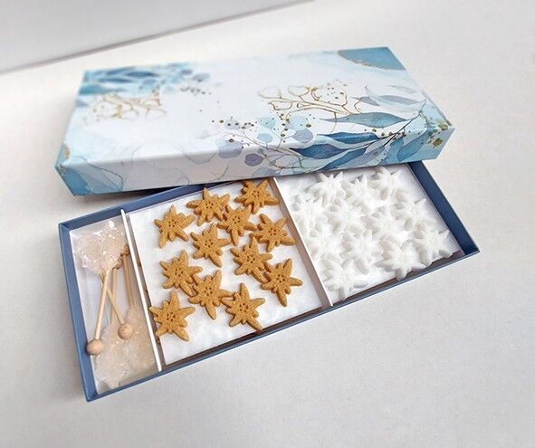 Conte des Glaciers...pour se réchauffer au coin du feu à Noël. Assortiment de sucres "Edelweis" et bâtonnets candi.