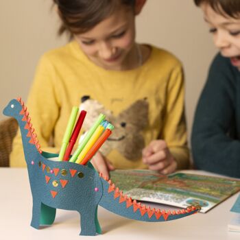 Coffret fabrication Pot à crayon Diplodocus pour enfant +1 livre - Kit bricolage/activité enfant en français 2