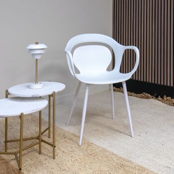 Lot de 4 fauteuils
 blancs en polypropylene
 58.5x60x83.5 cm alan 2