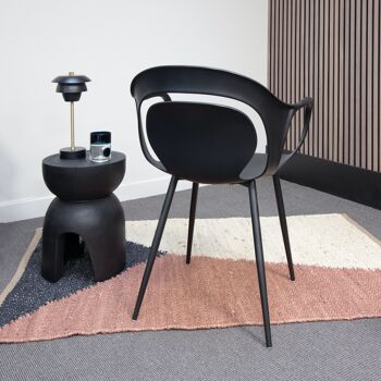 Lot de 4 fauteuils noirs
 en polypropylene
 58.5x60x83.5 cm alan 3
