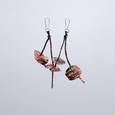 Aretes Aqua Water Lily - Dorados a mano - Negro con Oro y Rojo