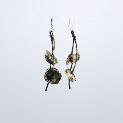 Aqua Seerose Ohrringe - Handvergoldet - Gold und schwarze Farbe