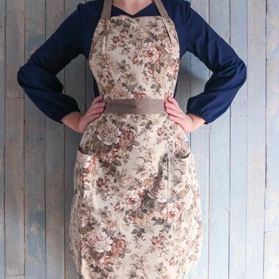 Tablier complet de style ferme pour femme, tablier floral marron avec poches.