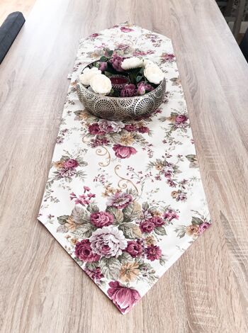 Chemin de table avec roses sur motif crème. Chemin de table fait main d'été. 1