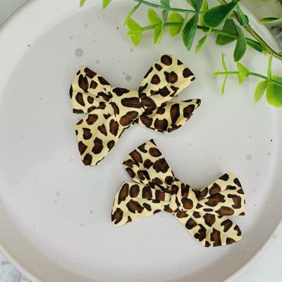 Safari - 2.5" Handtied Bow (Piggies)