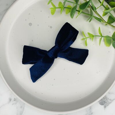 Autumn - 3.5" Handtied Velvet Bow Navy