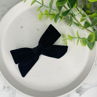 Autumn - 3.5" Handtied Velvet Bow Black