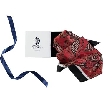 Foulard carré en soie rouge au henné 6