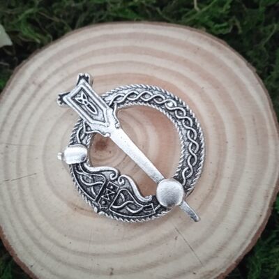 Scottish Celtic knot brooch. Broche nudo celta Escocés.