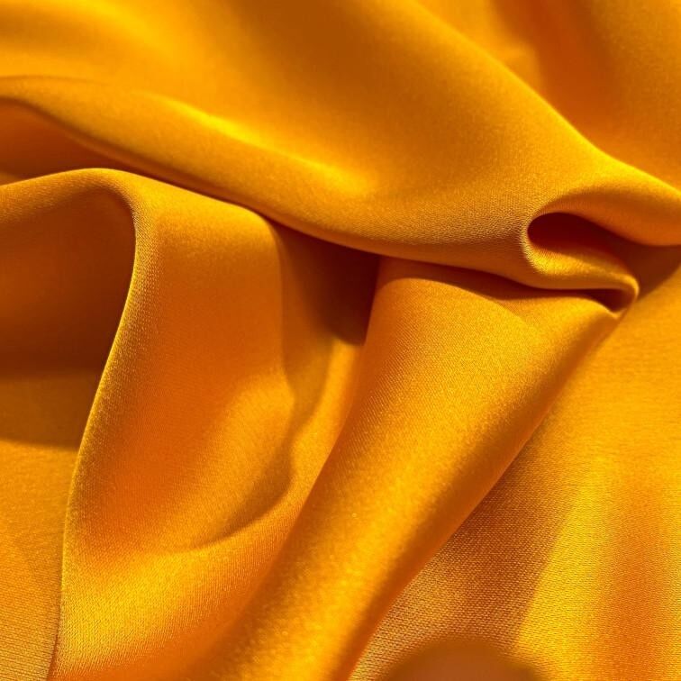 Gelber Stretch-Satin-Stoff