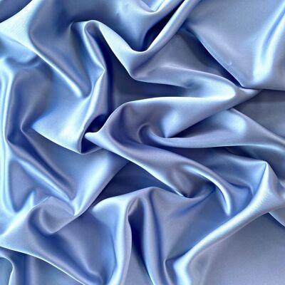 Tissu satin torsadé bleu clair