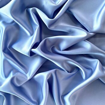 Tissu satin torsadé bleu clair 1