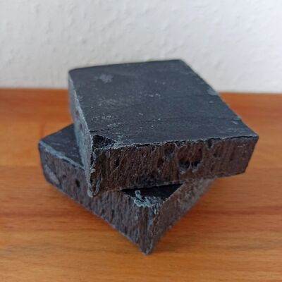 Activated carbon soap, palm oil free