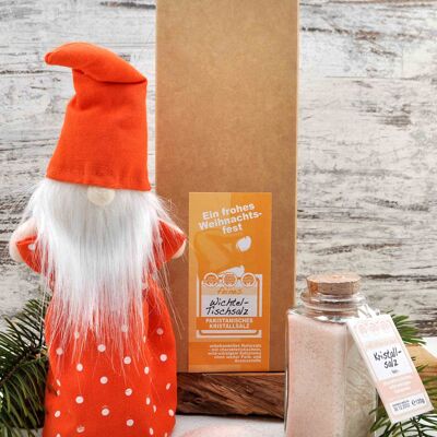 Gnome de sel de Noël orange avec du sel cristal
