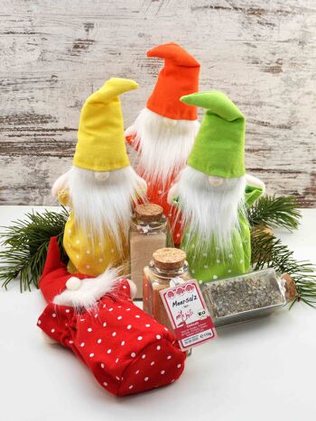 Gnome rouge de Noël avec du sel de piment biologique 4