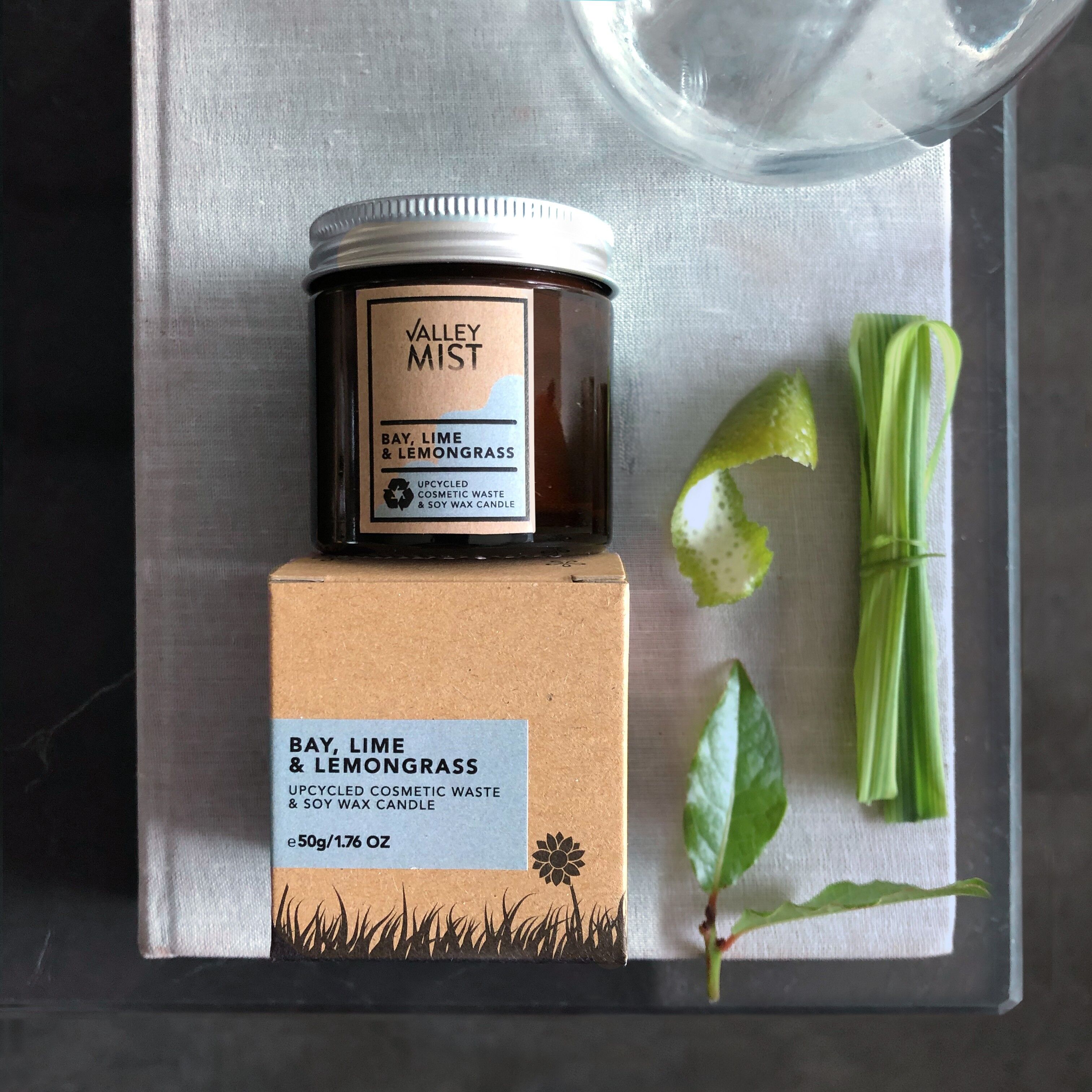 Vela natural reciclada: laurel, lima y limoncillo