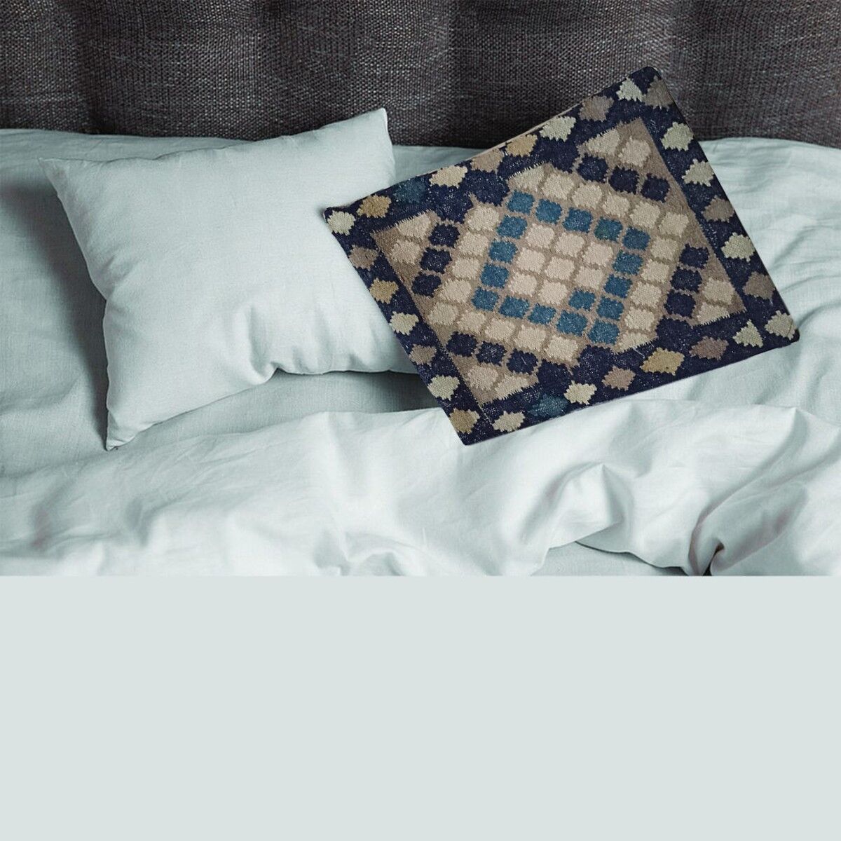 Fodera per cuscino in pelle di bisonte intrecciata a mano Kilim