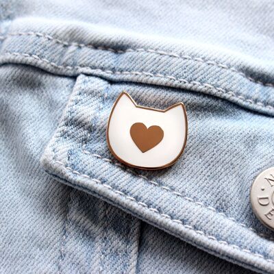 Cat with heart enamel pin - White & rose gold
