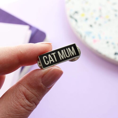 Cat mum enamel pin