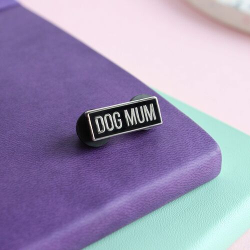 Dog mum enamel pin