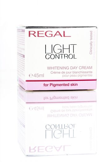 Regal Light Control Whitening Day Cream - Anti-Pigment Dagcrème SPF 15 3