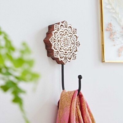 Gancho de pared de madera tallada a mano 'Flor'