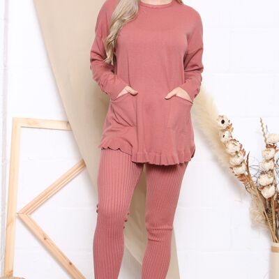 rosa Loungewear-Set mit Rüschenbesatz oben