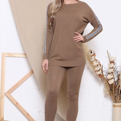 conjunto de ropa de estar por casa camel con tres rayas