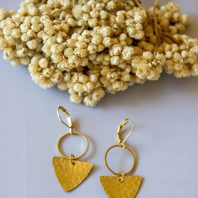 Textured triangle earrings with squares, in brass