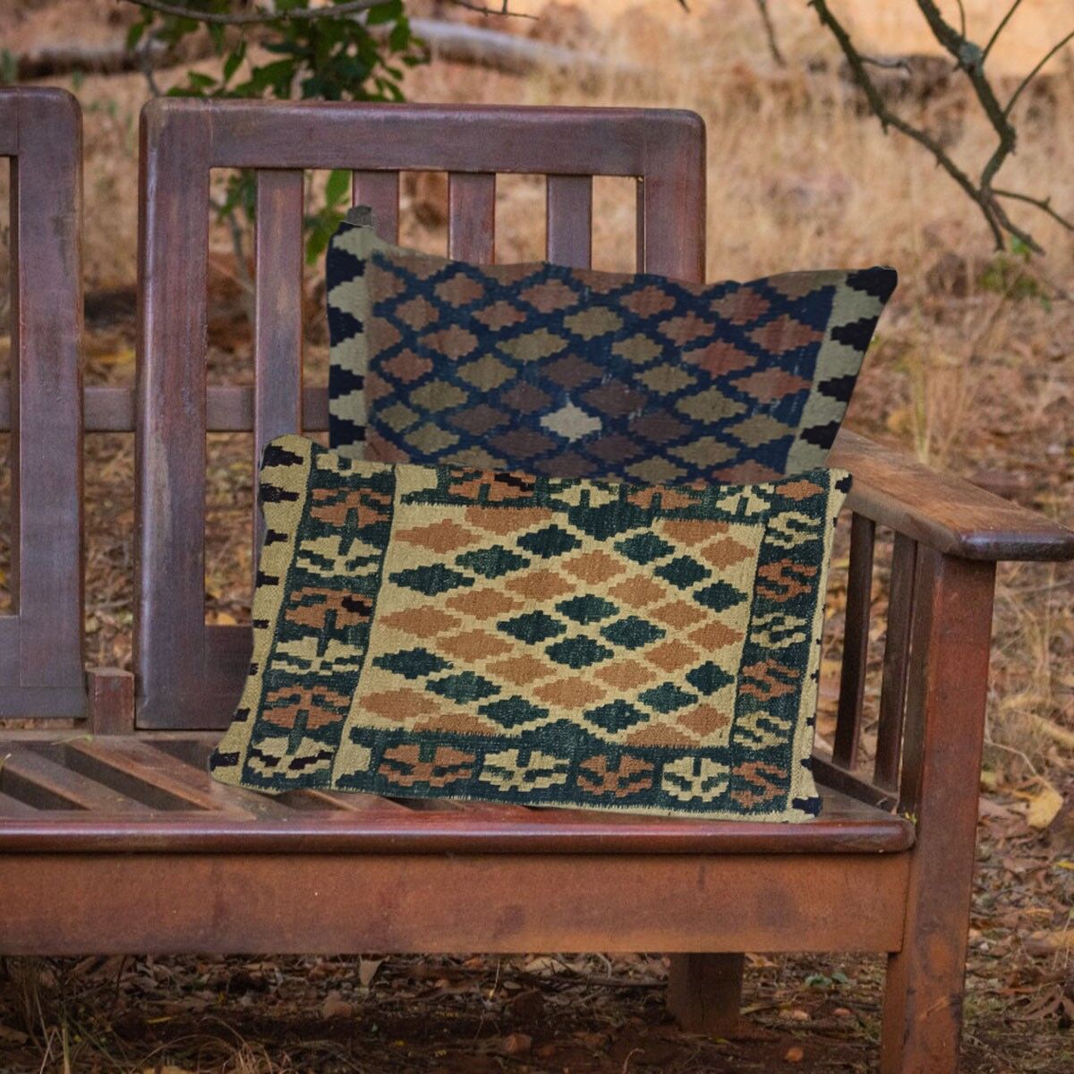 Kilim handvävt kuddfodral in teak