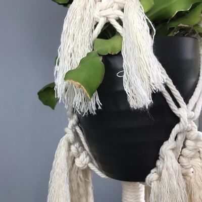 Macrame plant hanger with full fringe