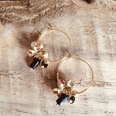 Créoles fleurs , perles Swarovski noire et hématites dorées