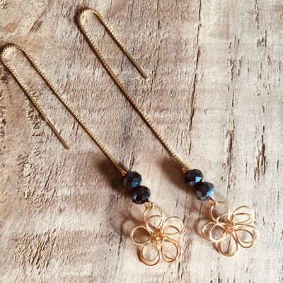 Delicate flower earrings in gold plated and black crystal