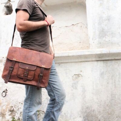 Robust leather satchel for men, large storage capacity, document and computer holder, leather bag. TEO