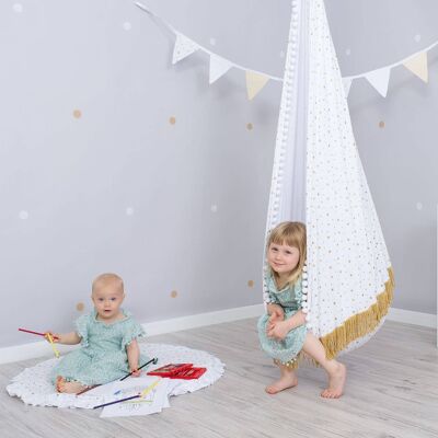 Hängender Cocoon Swing Star mit Quasten