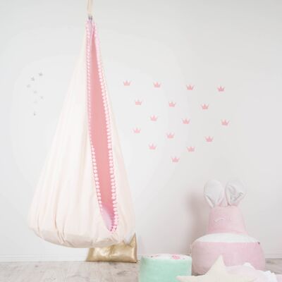 Dolci principesse appese a Cocoon Swing