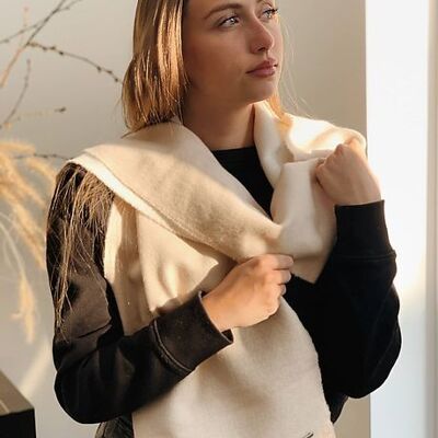 Quawana Beige / White Scarf