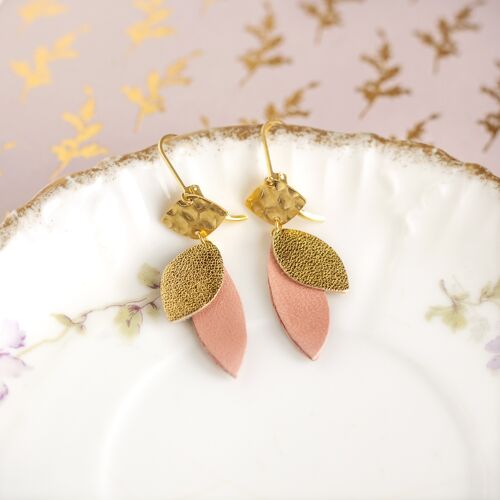 Boucles d'oreilles Lozaa en cuir doré et rose capucine