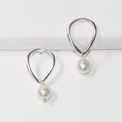 E70630.20 - Boucle d'oreilles argentée en forme de larme avec une perle