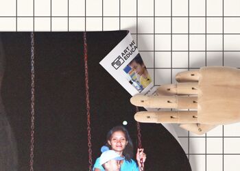 Swinging - Christopher Castro, 5 ans - Affiche A3 sous cadre (blanc) 3