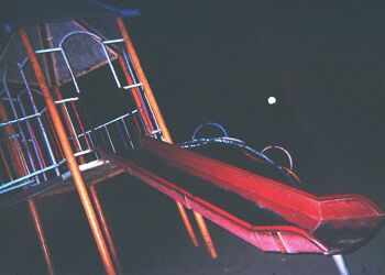 The Red Slide - Christopher Castro, 5 ans - Affiche A3 dans un cadre (blanc) 2