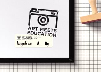 Peek A Boo - Angelica Abrigo Uy, 8 ans - Affiche A3 dans un cadre (noir) 4