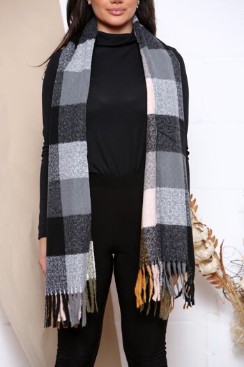 écharpe d'hiver en laine mélangée à carreaux rétro noir 2